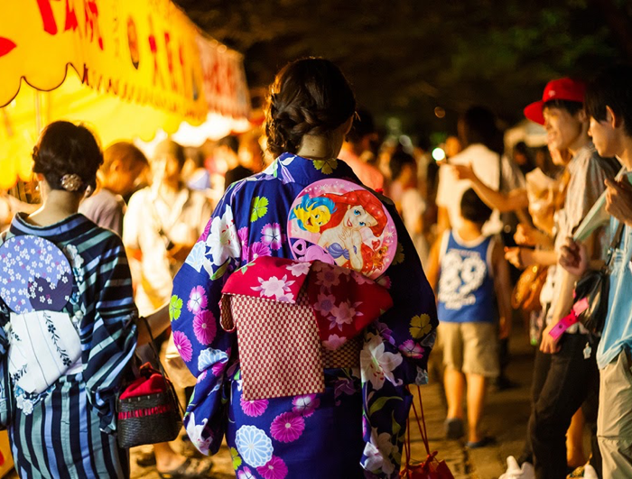 Festivités nocturnes japonaises